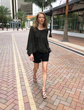 Load image into Gallery viewer, Poncho Top Gold Blend