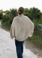 Load image into Gallery viewer, Shrug